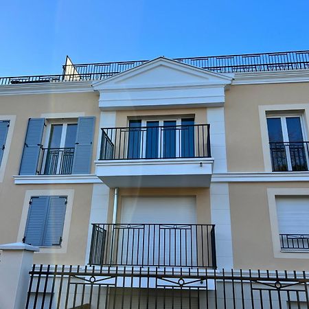 Elegant Appartement Minimaliste Entre Paris Et Disney Noisy-le-Grand Bagian luar foto