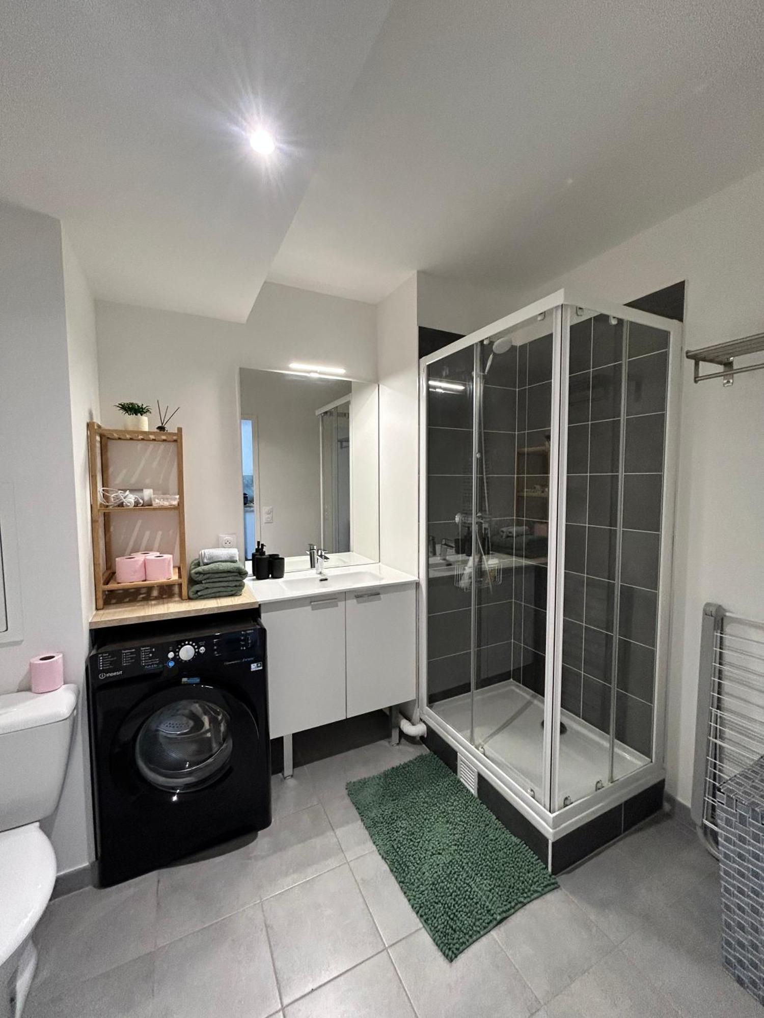 Elegant Appartement Minimaliste Entre Paris Et Disney Noisy-le-Grand Bagian luar foto